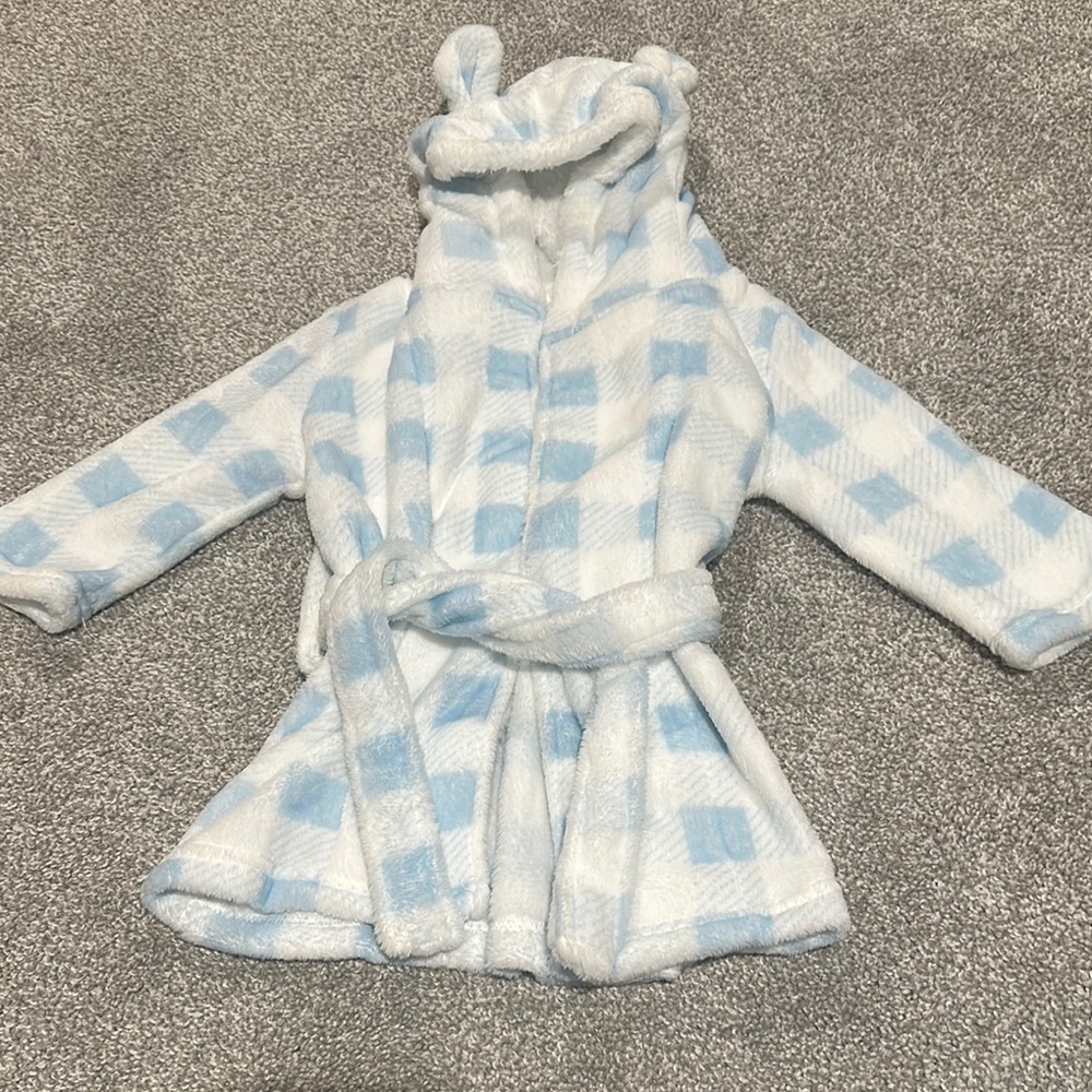 Max & Olivia Mini from Macy’s plush plaid‎ bear ears robe 12-24 months NWOT